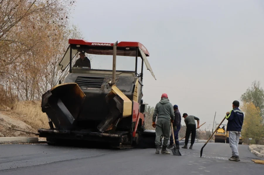 Asphalt is being laid on Kadyir-Ata Street in the Police Town
