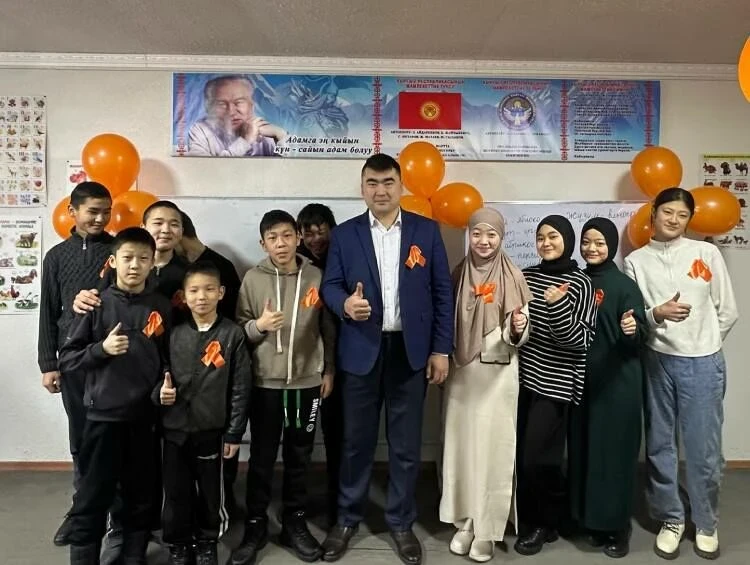 "To Learn a Language is to Love One's Homeland": A Dungan Guy Teaches Kyrgyz in the Villages