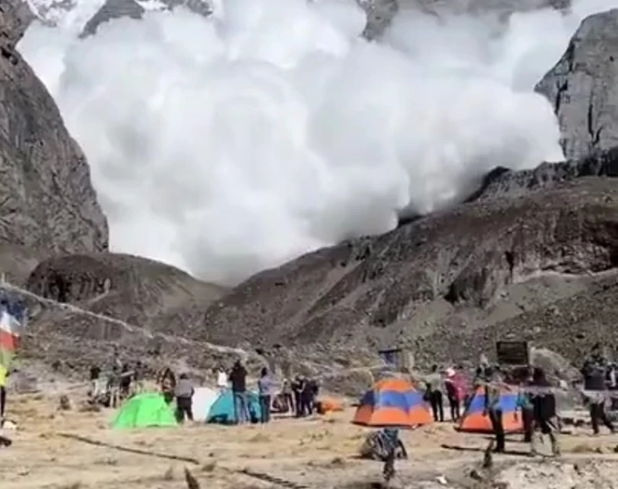 In Nepal, a tent camp with tourists was hit by a massive avalanche