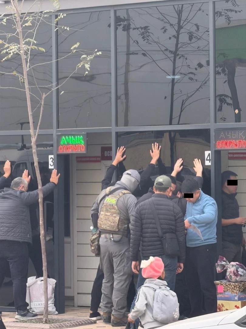 Millions of Som and Dollars: The State Committee for National Security Disrupted a Network of Illegal Exchange Offices at "Dostuk"