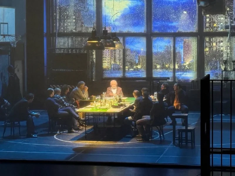 Спектакль «12» Никита Михалковдун Бишкектеги көрсөтүүсү толук залда өттү