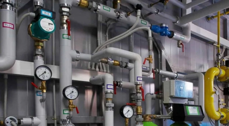 In Bishkek, work is being carried out to heat the steam pipeline before the heating season.