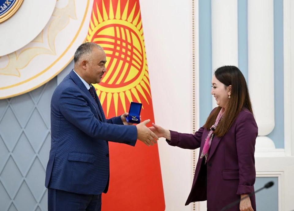 Nurlanbek Turgunbek Uulu congratulated the staff of the relevant departments of the Parliament's apparatus on Diplomatic Service Workers' Day