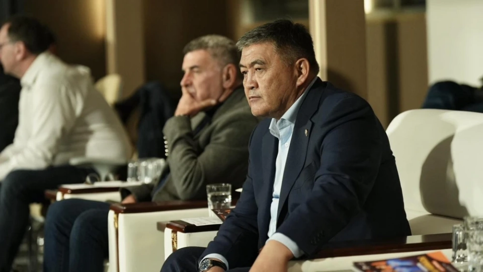 Ташиев присутствует на матче "Мурас Юнайтед" – "Регар-Тадаз" в Бишкеке