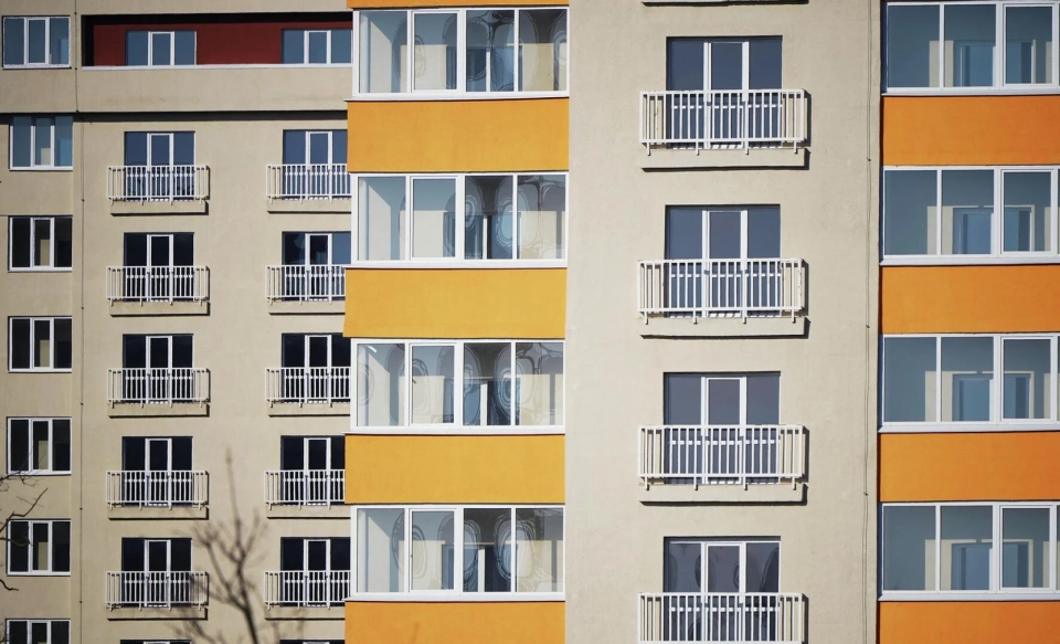 Бишкекте дагы бир мыйзамсыз курулган көп кабаттуу үй легалдаштырылды