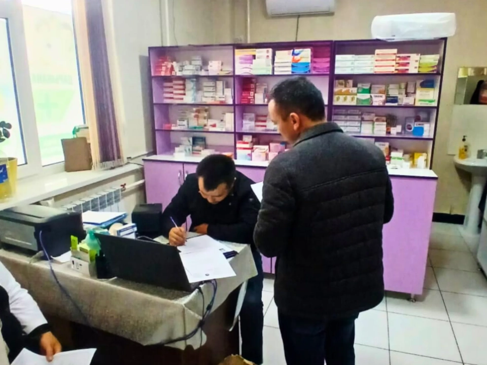 В Оше налоговики выявили партию незаконных лекарств