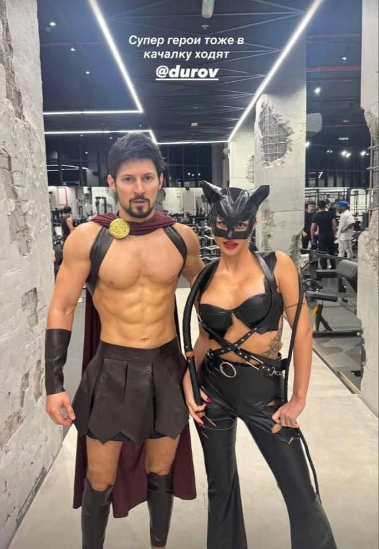 Павел Дуров пришел в тренажерный зал и показал свой костюм на Хэллоуин