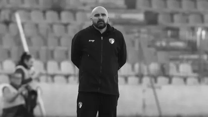 В Сербии главный тренер клуба Суперлиги умер, потеряв сознание во время матча