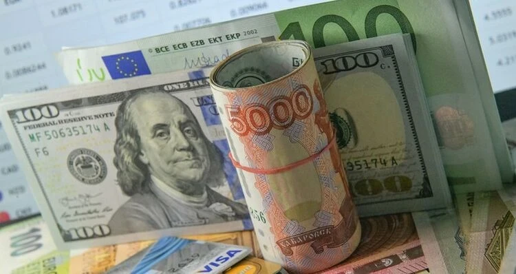 Сом подорожал ко всем валютам, кроме тенге. Курс на 4 ноября