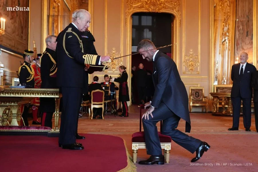 Футболчу Дэвид Бекхэмды рицарга арнады