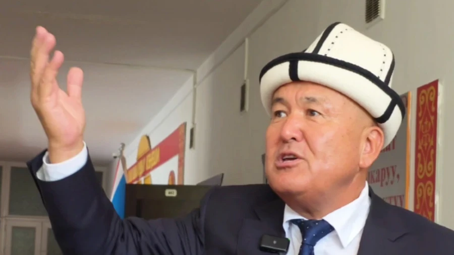 Ош шаарынын мэринин урматына жазылган ырлар, базарлардагы пакеттеги анын цитаталары - элдик сүйүүбү же акылдуу пиарбы?