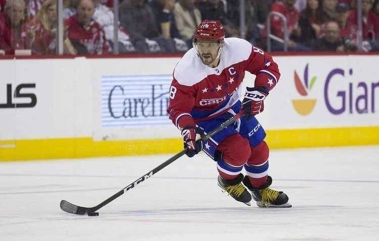 Alexander Ovechkin became the first hockey player in history to score 900 goals