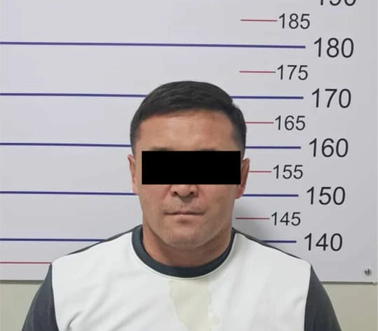 Candidate for deputies of the Housing Committee attempted to chop off a man's arm with an axe