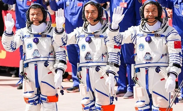 Chinese astronauts stranded in space due to damage on the spacecraft
