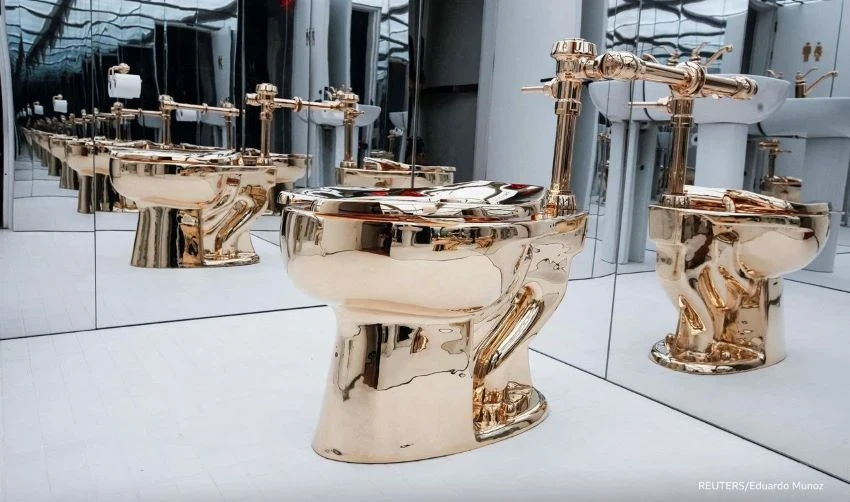 Знаменитый золотой унитаз «Америка» выставили на торги со стартом $10 миллионов