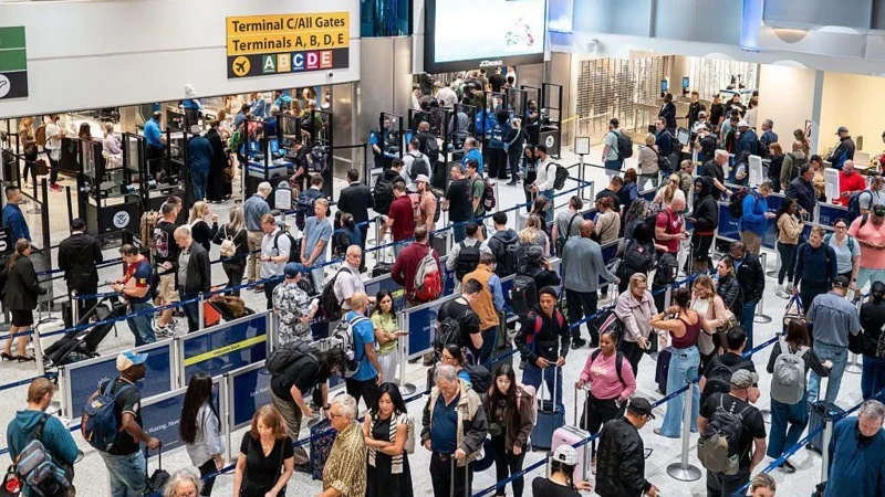 Shutdown in the USA. Over 1,400 flights canceled at airports across the country