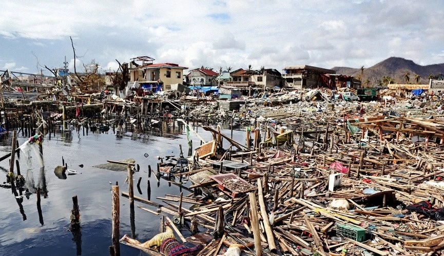 Powerful Typhoon "Fung-Wong" Hits the Philippines: About One Million Evacuated