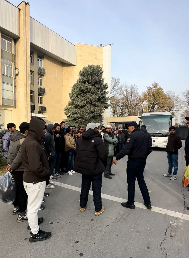 More than 120 foreigners detained at the Osh market during the "Illegal" raid
