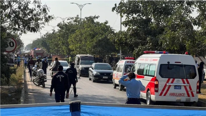 В Пакистане террорист-смертник подорвался у здания суда. Есть погибшие и раненые