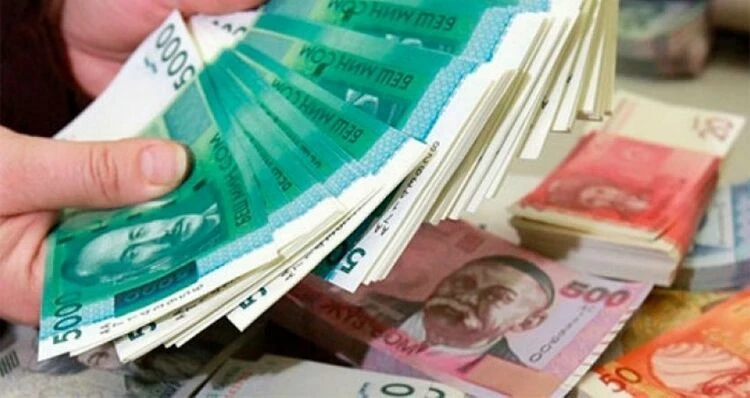 После интервенции Нацбанка сом немного подорожал. Курс валют на 12 ноября