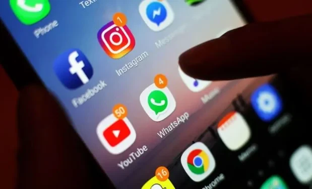 Ввести возрастные ограничения для регистрации в соцсетях предложили в Казахстане