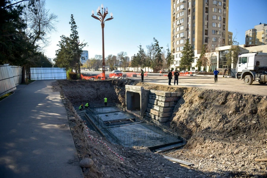 Мэр проинспектировал улицы Бишкека, на которых идет ремонт