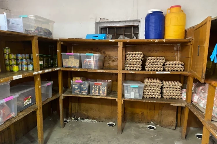 Омбудсмен: В центре для больных ВИЧ и туберкулезом продукты хранили рядом с ядом