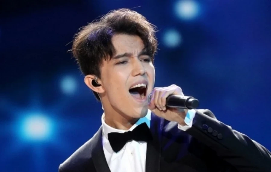 Фанаты в Лондоне загнали Димаша на крышу автомобиля