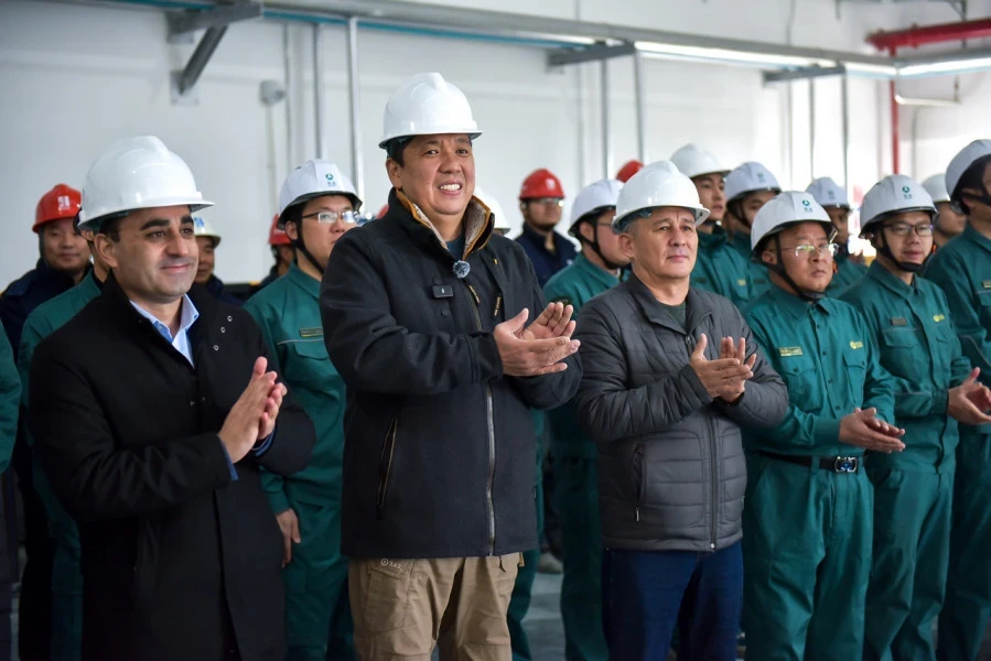 В Бишкеке на мусороперерабатывающий завод привезли первую партию ТБО