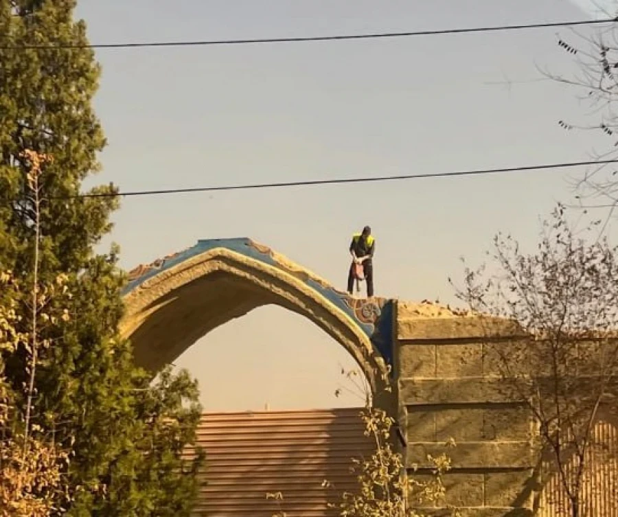 In Bishkek, the demolition of the legendary Champagne Factory Arch has begun