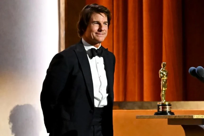 The first such award in his career. Tom Cruise received an honorary "Oscar."