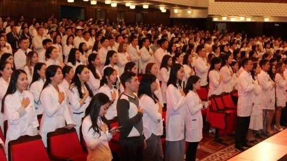 Путин подписал закон, обязывающий выпускников медвузов три года отработать в государственных учреждениях