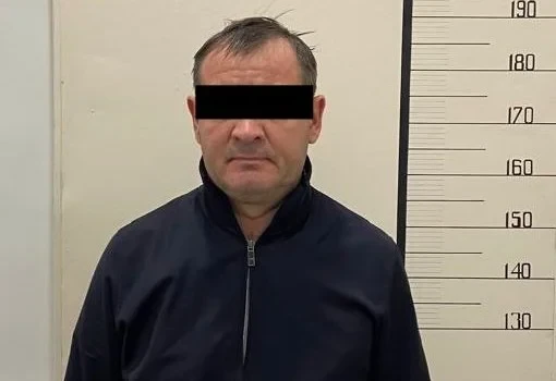 Документсиз чет элдик жумушчулар жана жасалма белгилер: Бишкекте ишкер кармалды