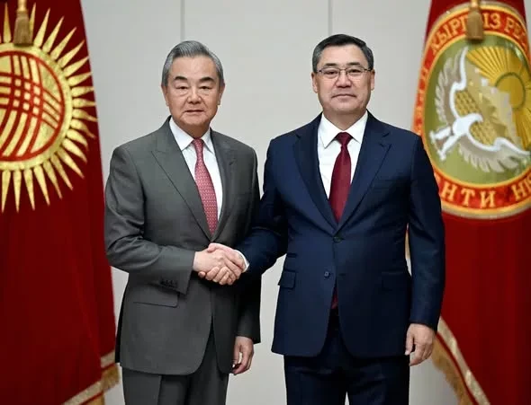 Sadyr Japarov met with the Minister of Foreign Affairs of China