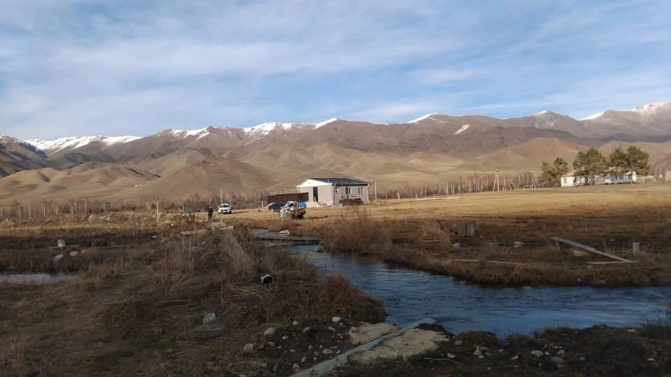 Entrepreneurs caught breeding fish in drainage waters. This is prohibited by law