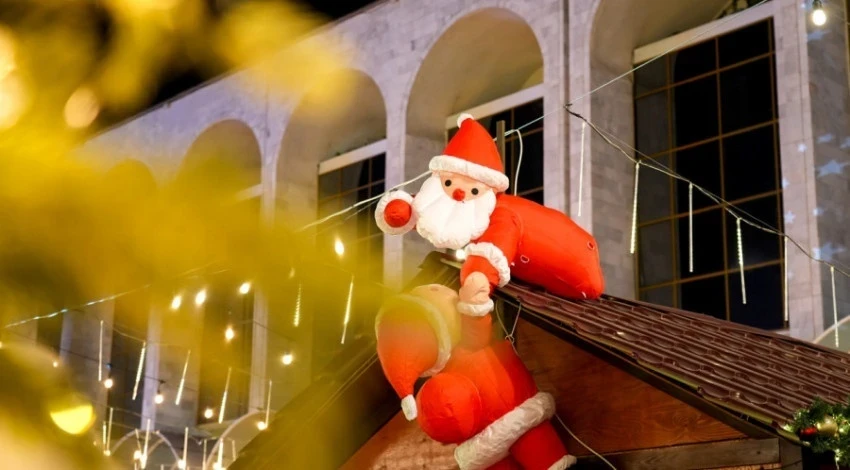 Бишкекте Ала-Тоо аянтын жаңы жылдык безөө башталды