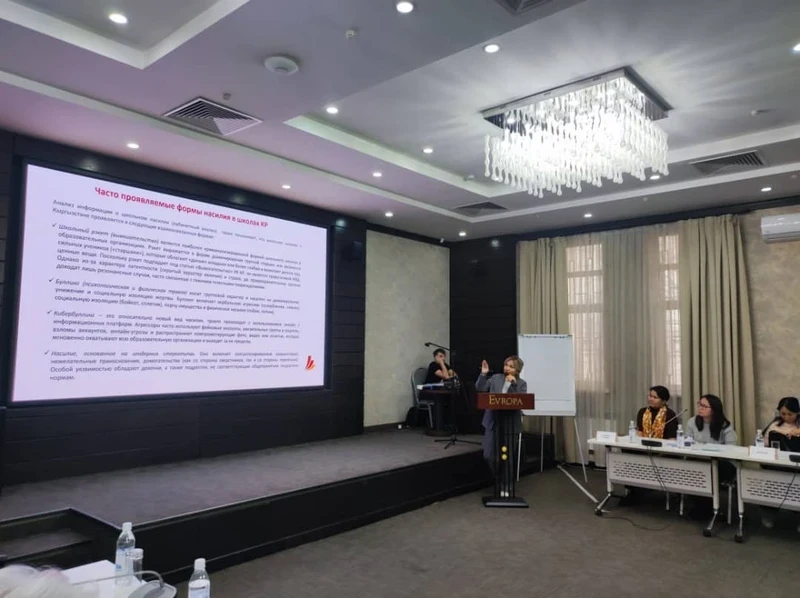 Рэкет, буллинг жана кибербуллинг: мектептердеги зордук-зомбулуктун негизги формалары аталган