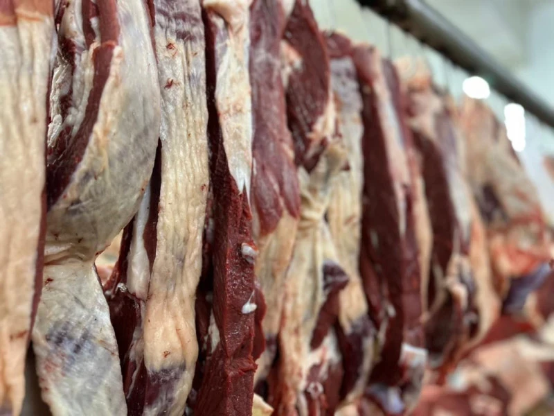 Бишкек мэриясы Ош базарында 660 сомдон эт сатылган пункт ачты