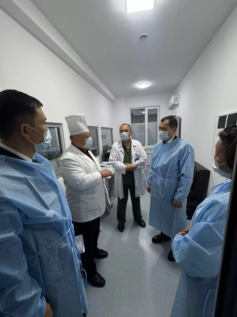 Глава Минздрава КР проверил работу ряда больниц Бишкека, куда чаще всего обращаются родители с детьми с ОРВИ и гриппом