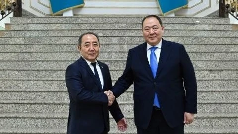 The new ambassador of Kyrgyzstan, Bazarbaev, presented copies of his credentials to the Ministry of Foreign Affairs of Kazakhstan.