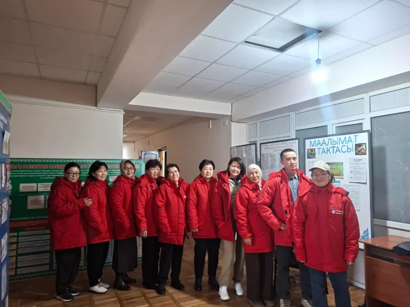 Социальные работники Бишкека получили новую спецодежду