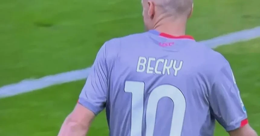 Против насилия. Футболисты Италии вышли на поле в майках с женскими именами