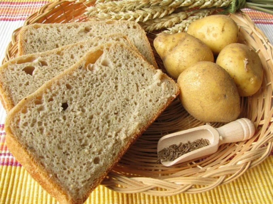 What to replace bread and potatoes with, which Health Minister Erkin Checheybaev urged to abandon?