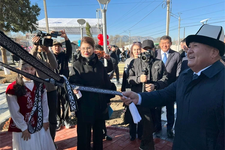 In the city of Osh, a major street has been named after Abai Kunanbaev