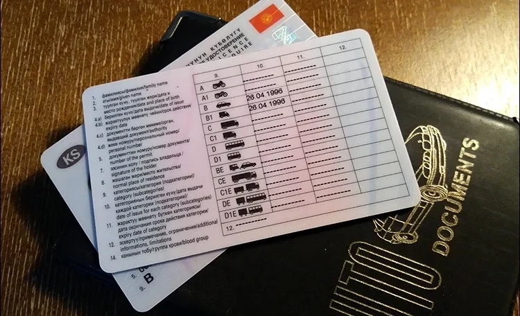 В Кыргызстане 60% граждан меняют водительские удостоверения дистанционно