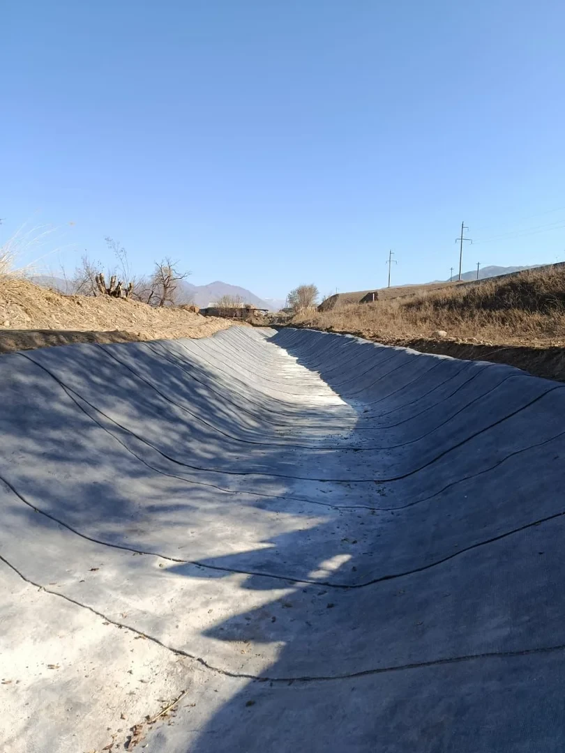 На канал Сары-Таш уложено новое бетонное полотно