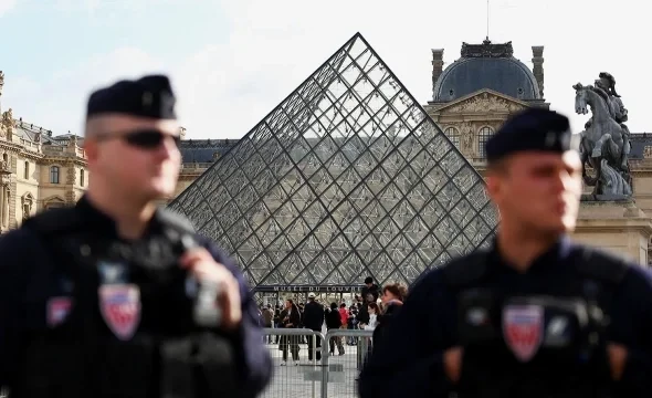 In the case of the Louvre robbery, a fourth suspect has been detained.