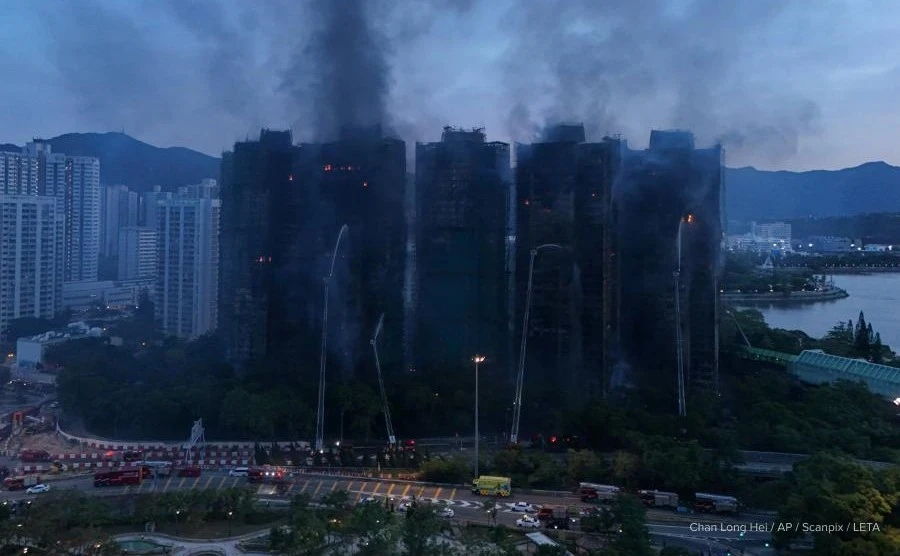 Число погибших во время пожара в жилом комплексе в Гонконге возросло до 94