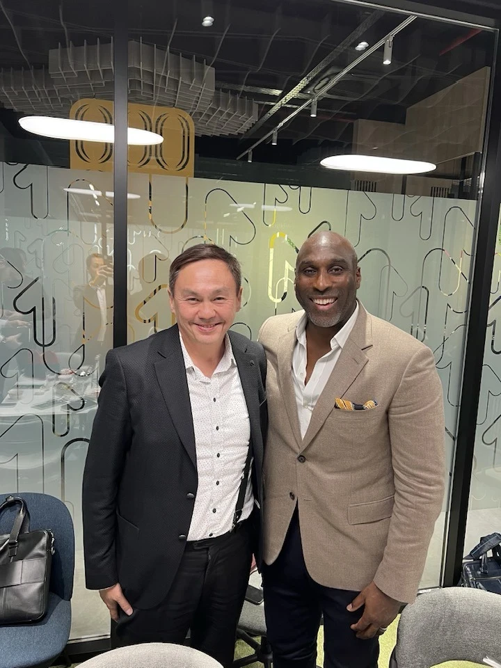 В одном из банков Кыргызстана заметили Солa Кэмпбелла