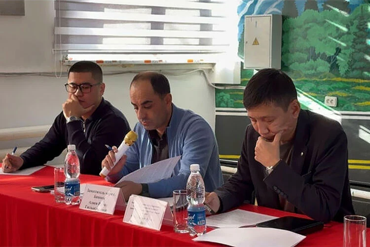 Bus drivers in Bishkek are asking for a salary increase